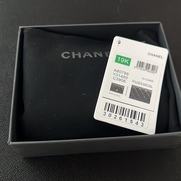 CC logo  Coin Purse With Snap Closure Silver Metal Logo - Picture 6 of 6